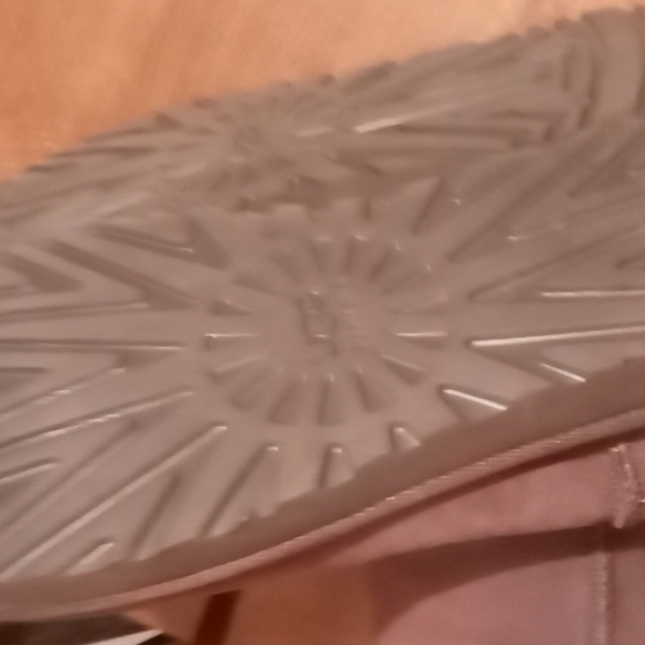 Ugg boots - Picture 4 of 10
